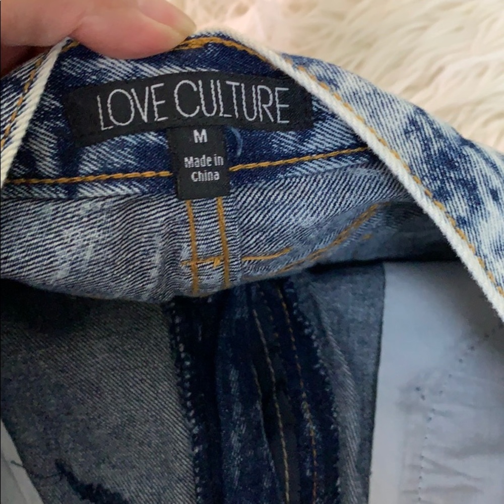 Shorts - Picture 3 of 4